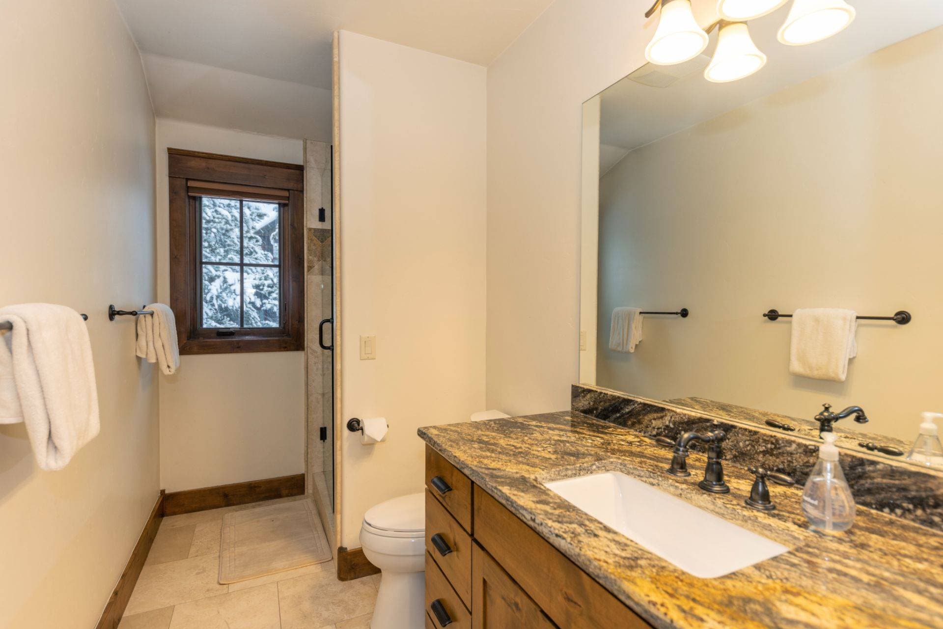 Last Nickel Lodge - Image 31