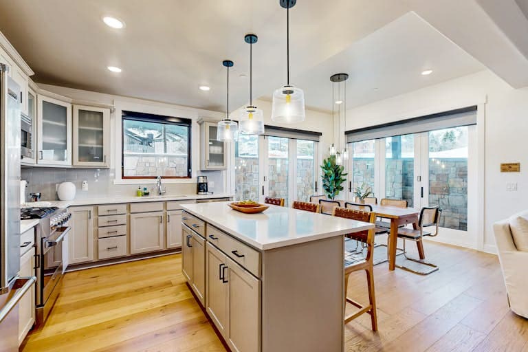 Designer Blackstone Condo - Image 2