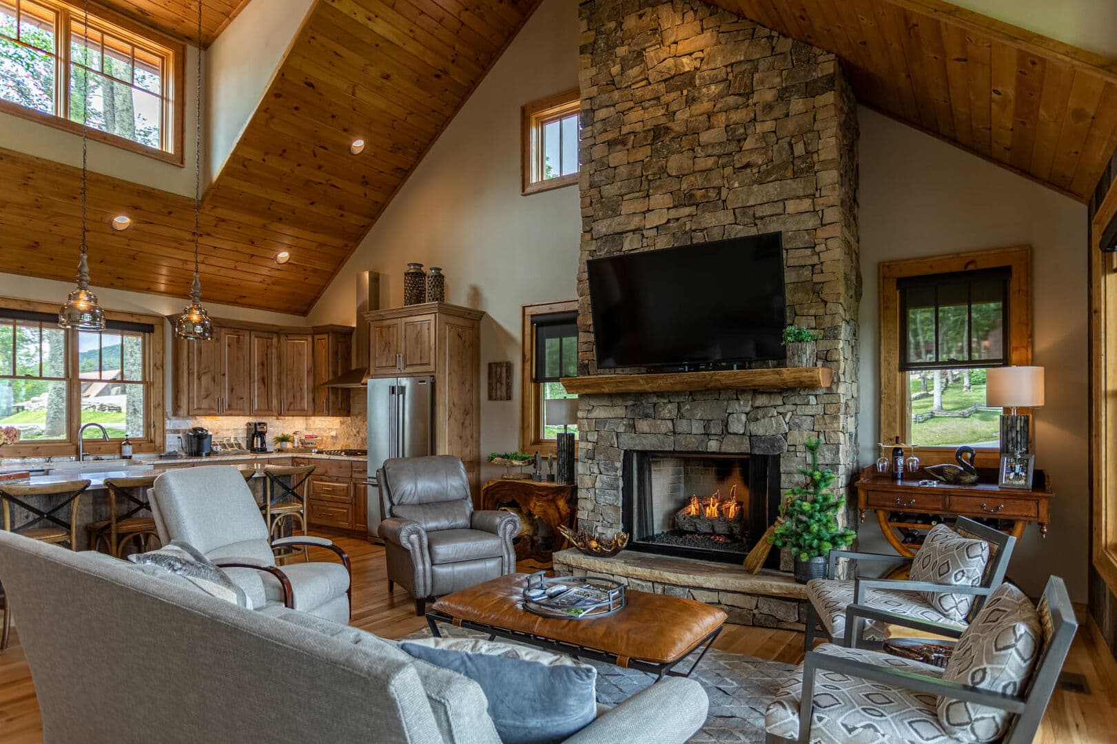 Lazy Bear Home - Image 4