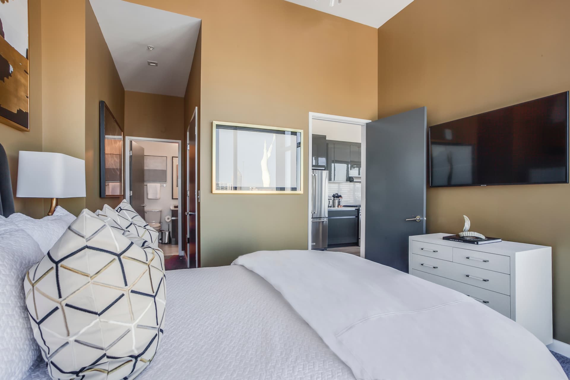 Golden Eye - Image 17