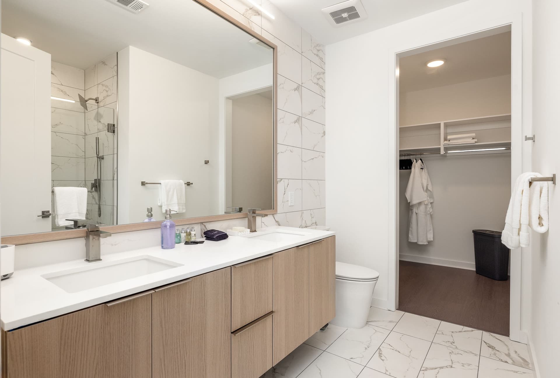 Goldfinger Condo - Image 7