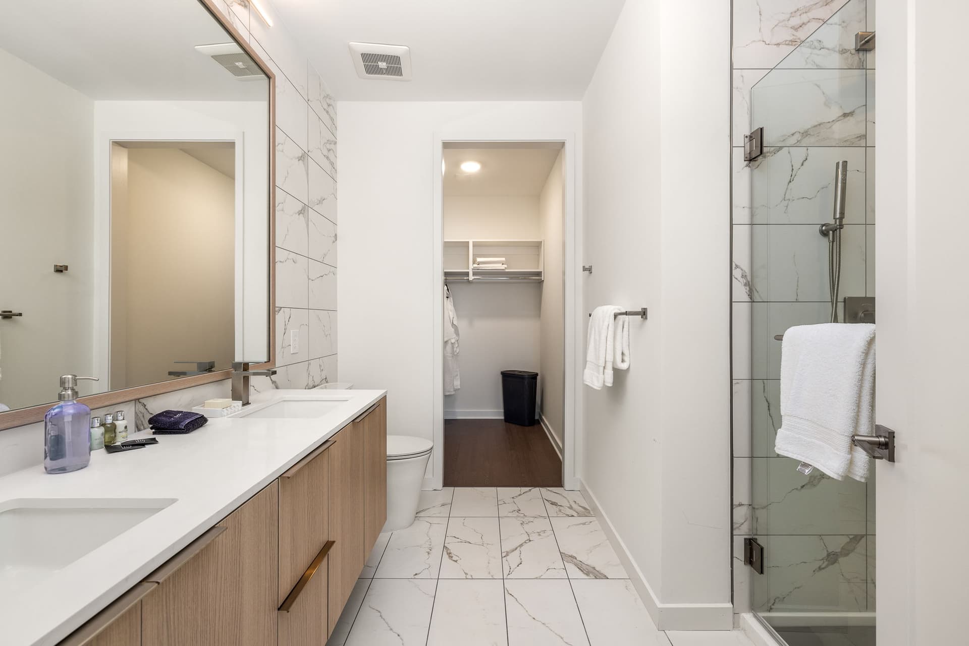 Goldfinger Condo - Image 8