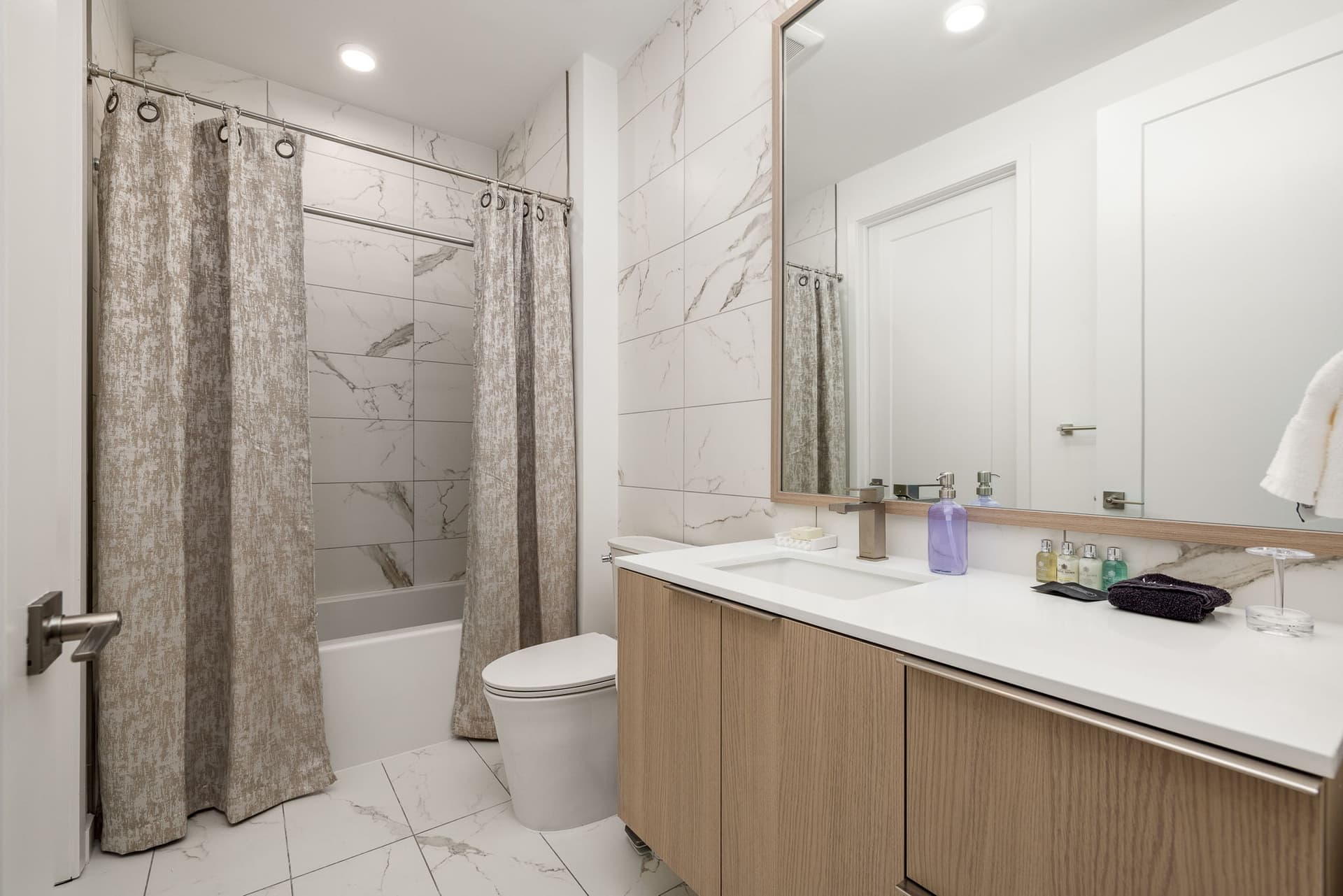 Goldfinger Condo - Image 15