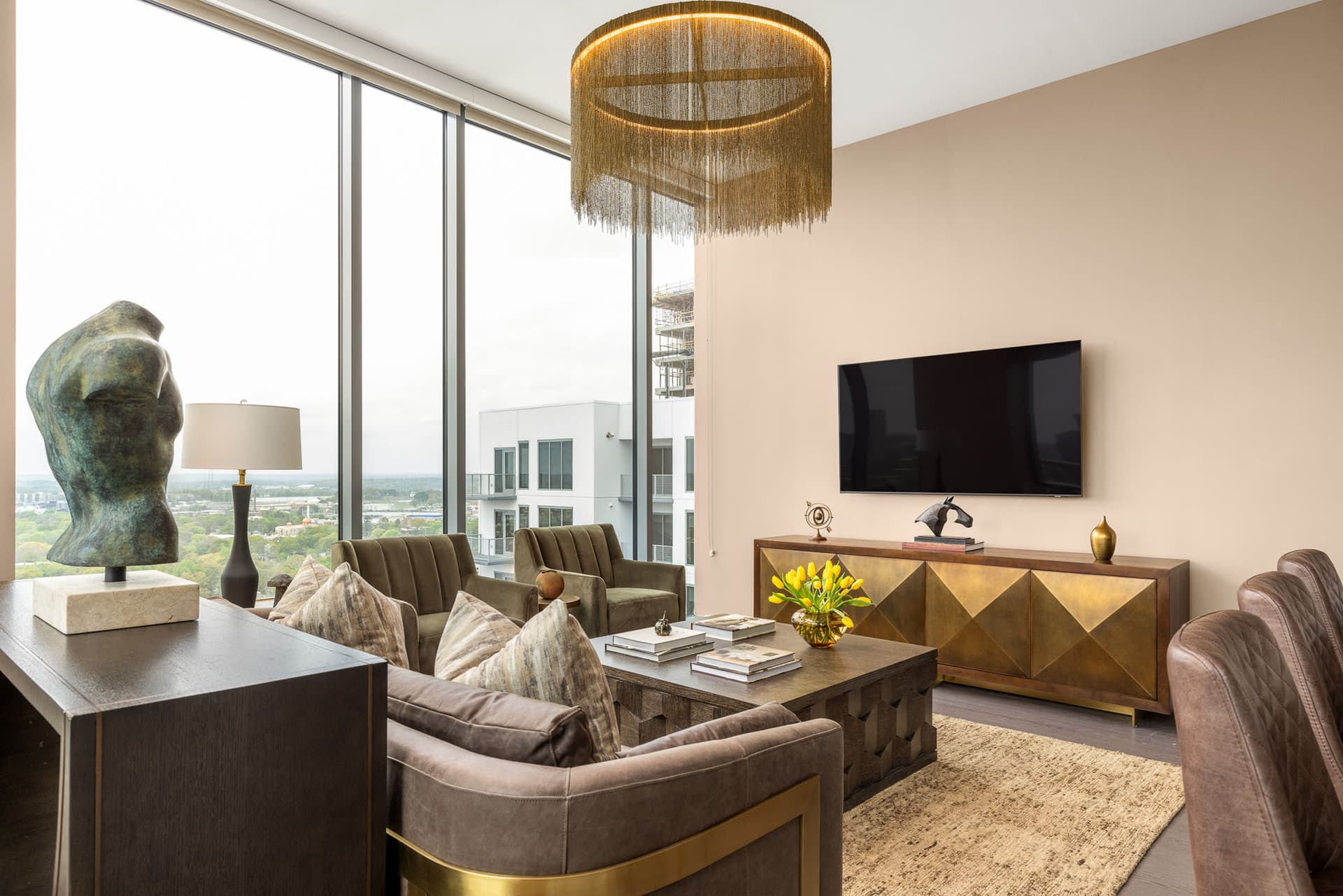 Goldfinger Condo - Image 4