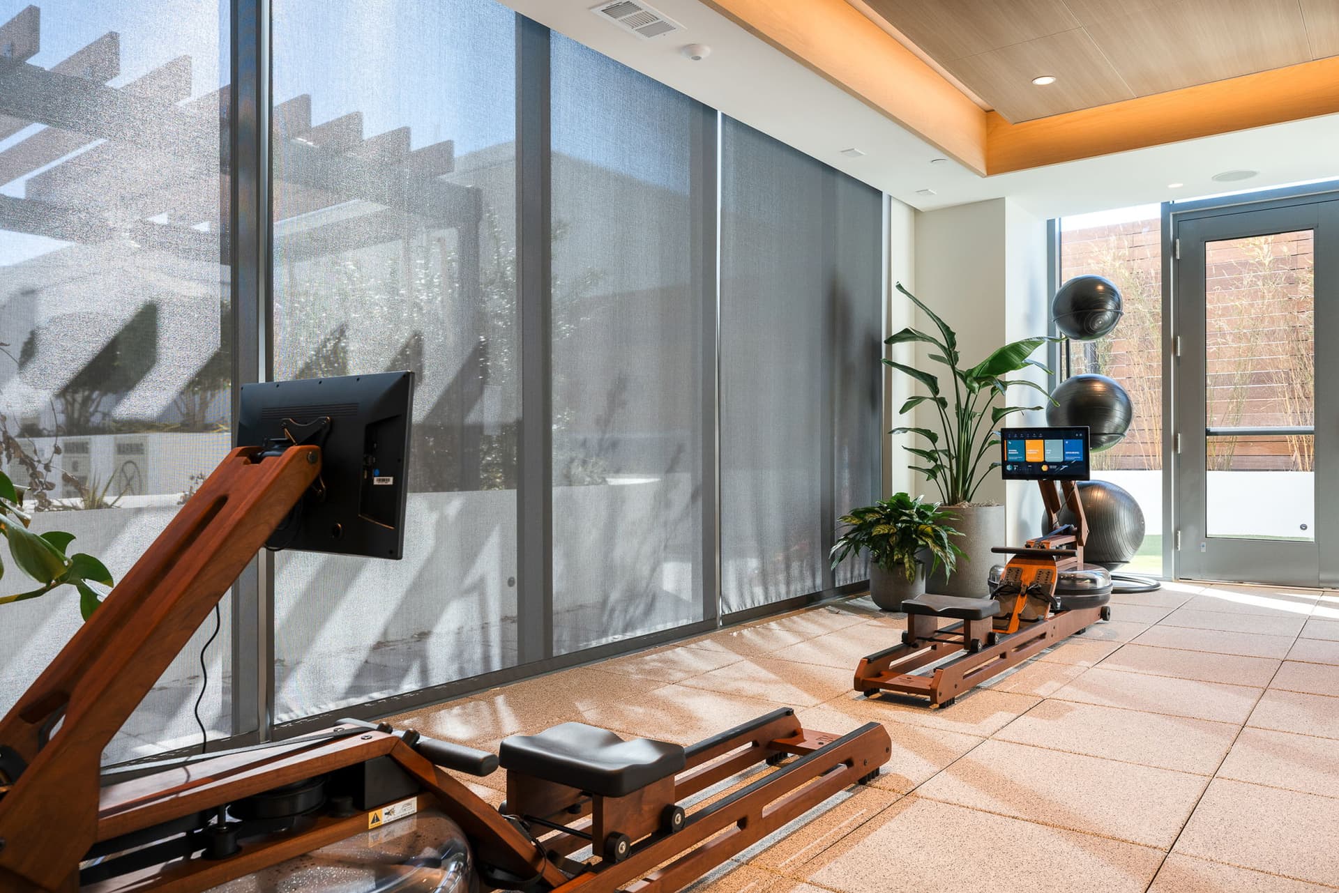 Goldfinger Condo - Image 33