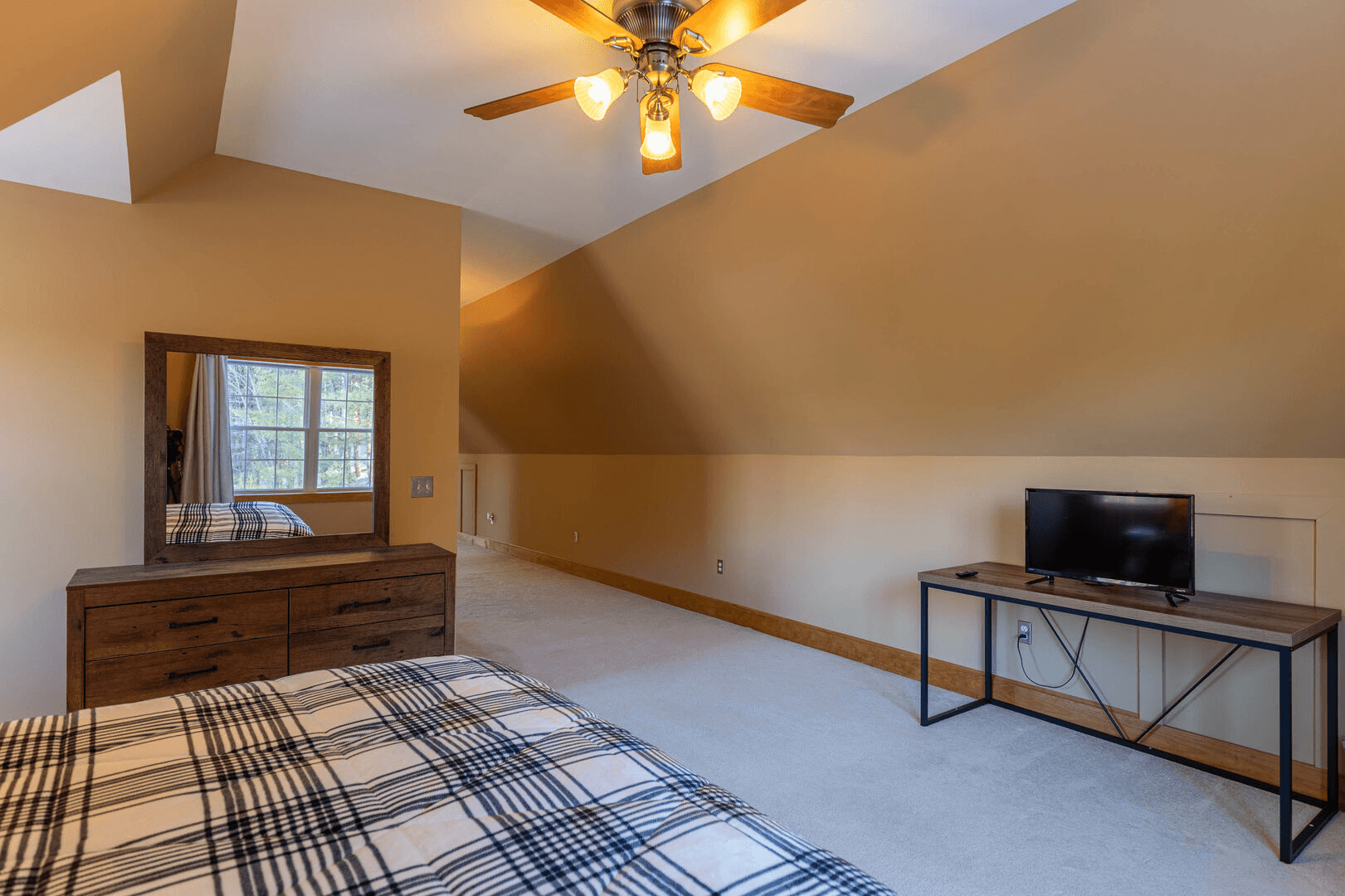 Lazy Bear Inn - Image 14