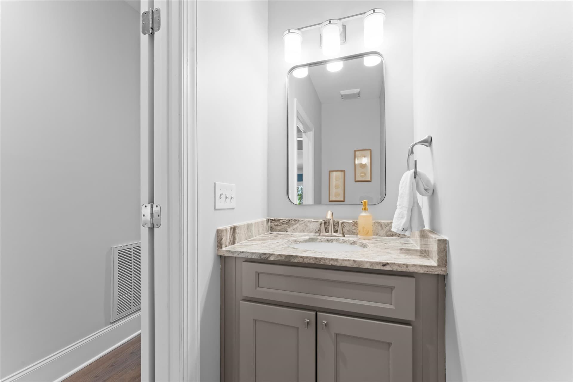 Grand Bay - Image 24