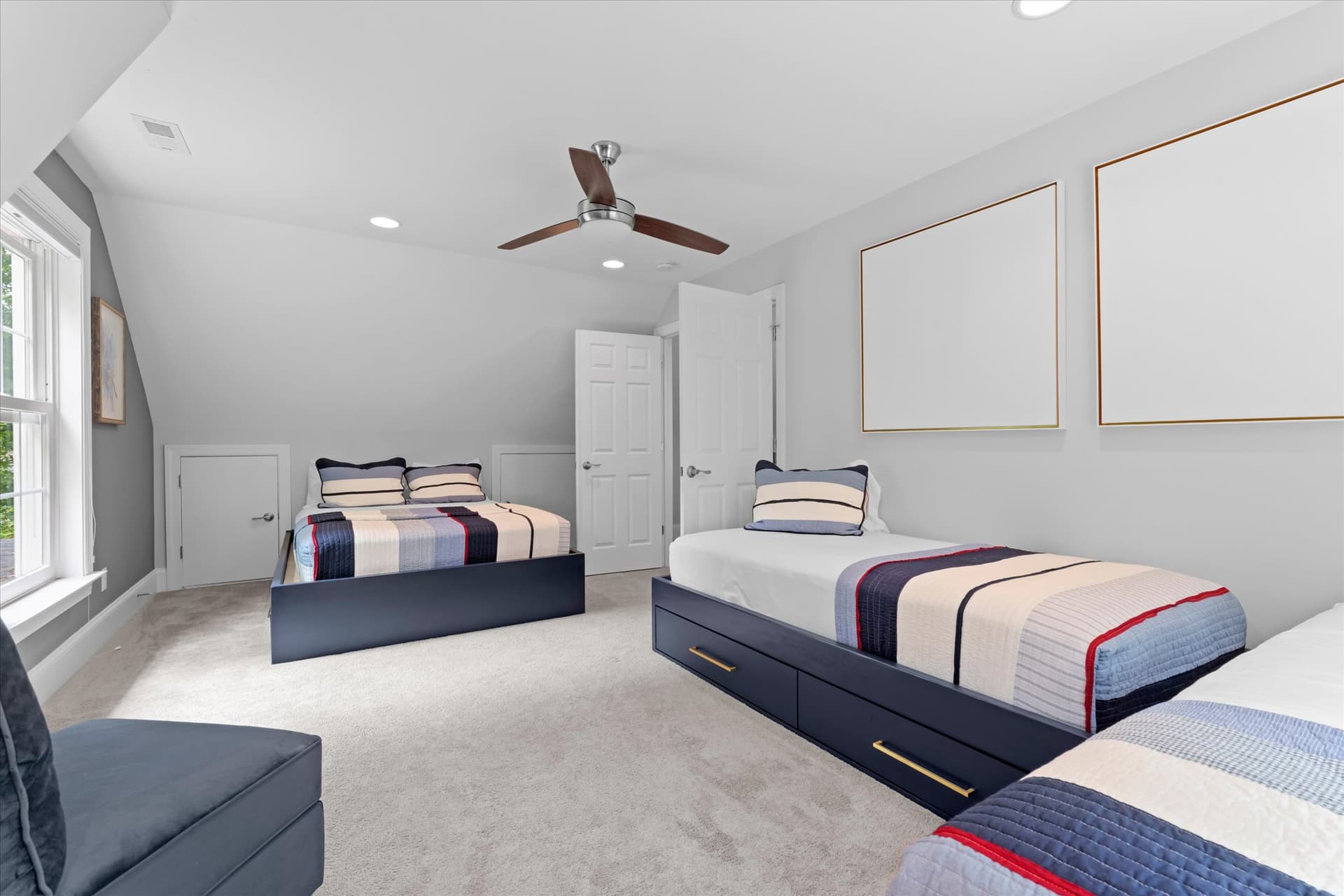 Grand Bay - Image 36