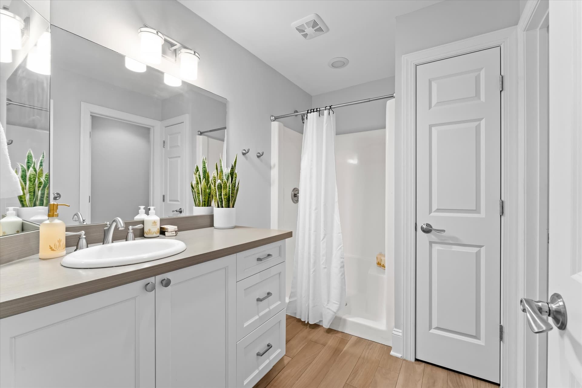 Grand Bay - Image 37