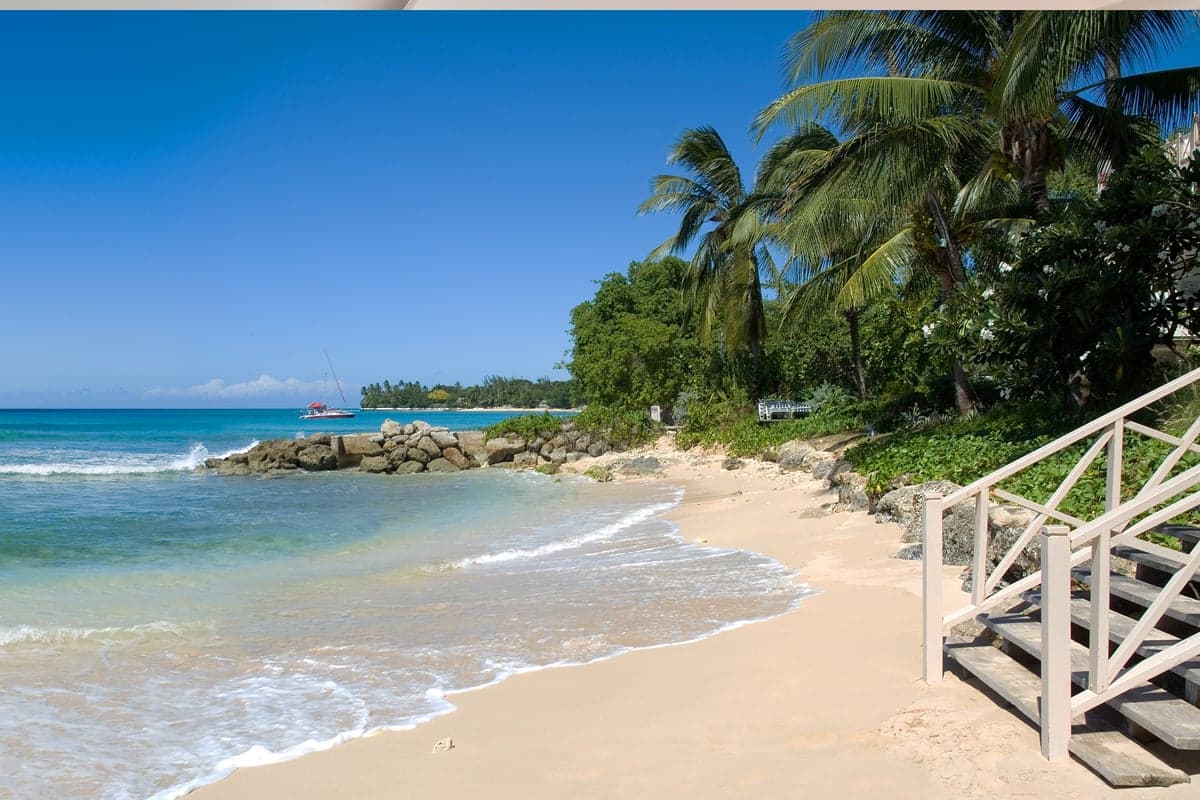 Azure Shore Retreat - Image 5