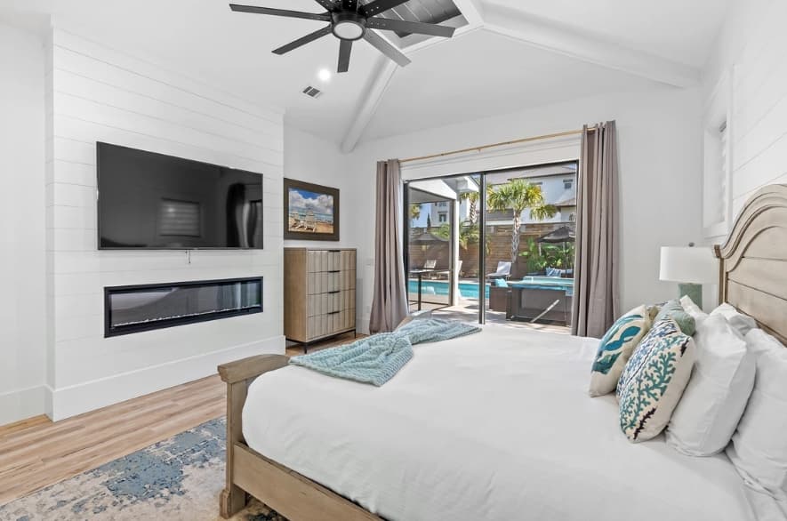 Happy by the Sea - Image 28