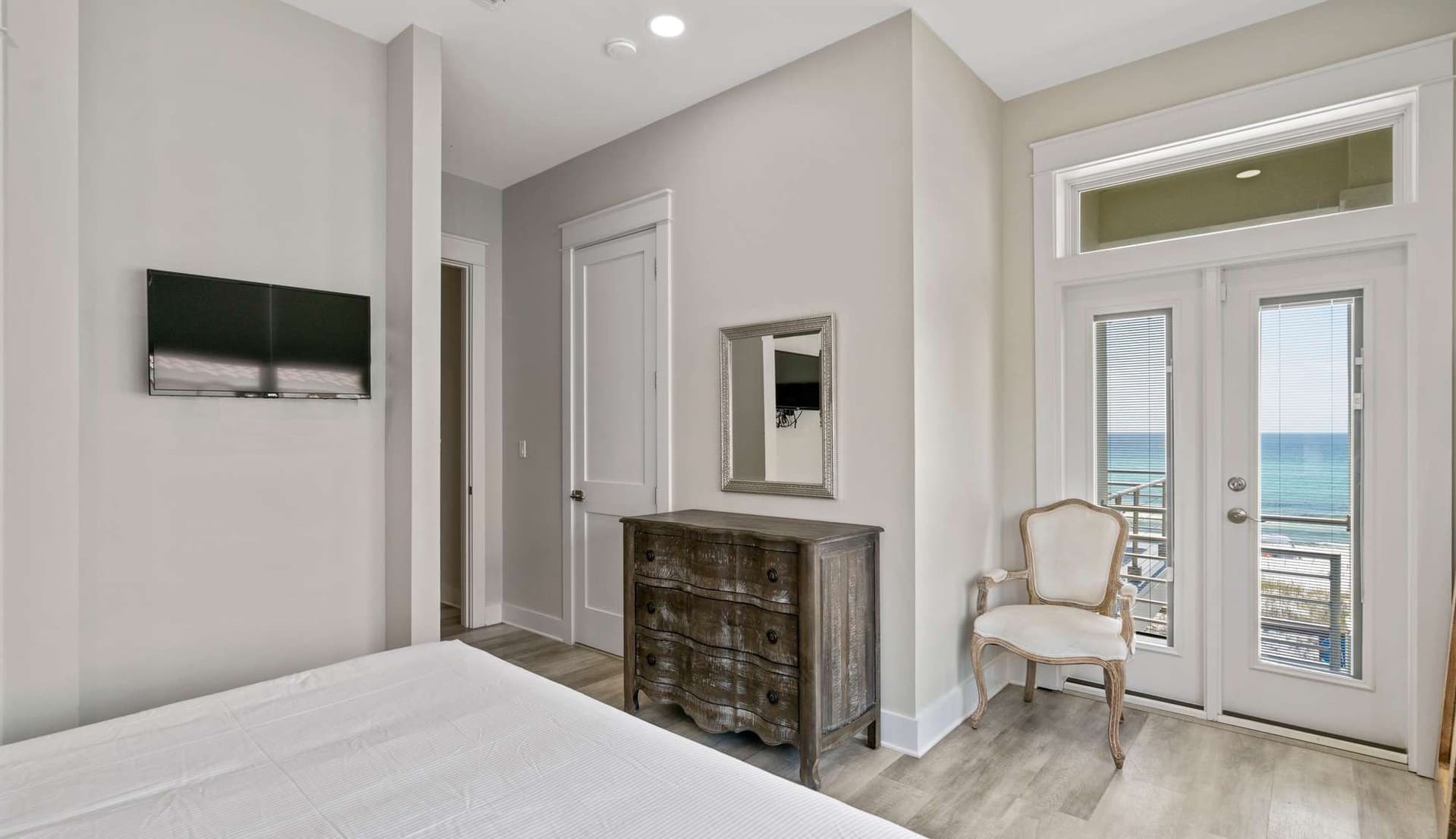 Latitudes Manor - Image 33