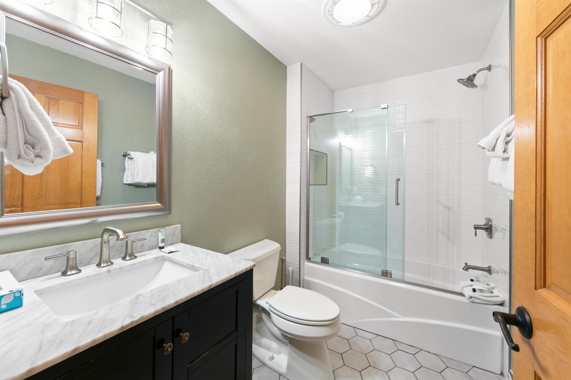 Treetop Haven Retreat - Image 20