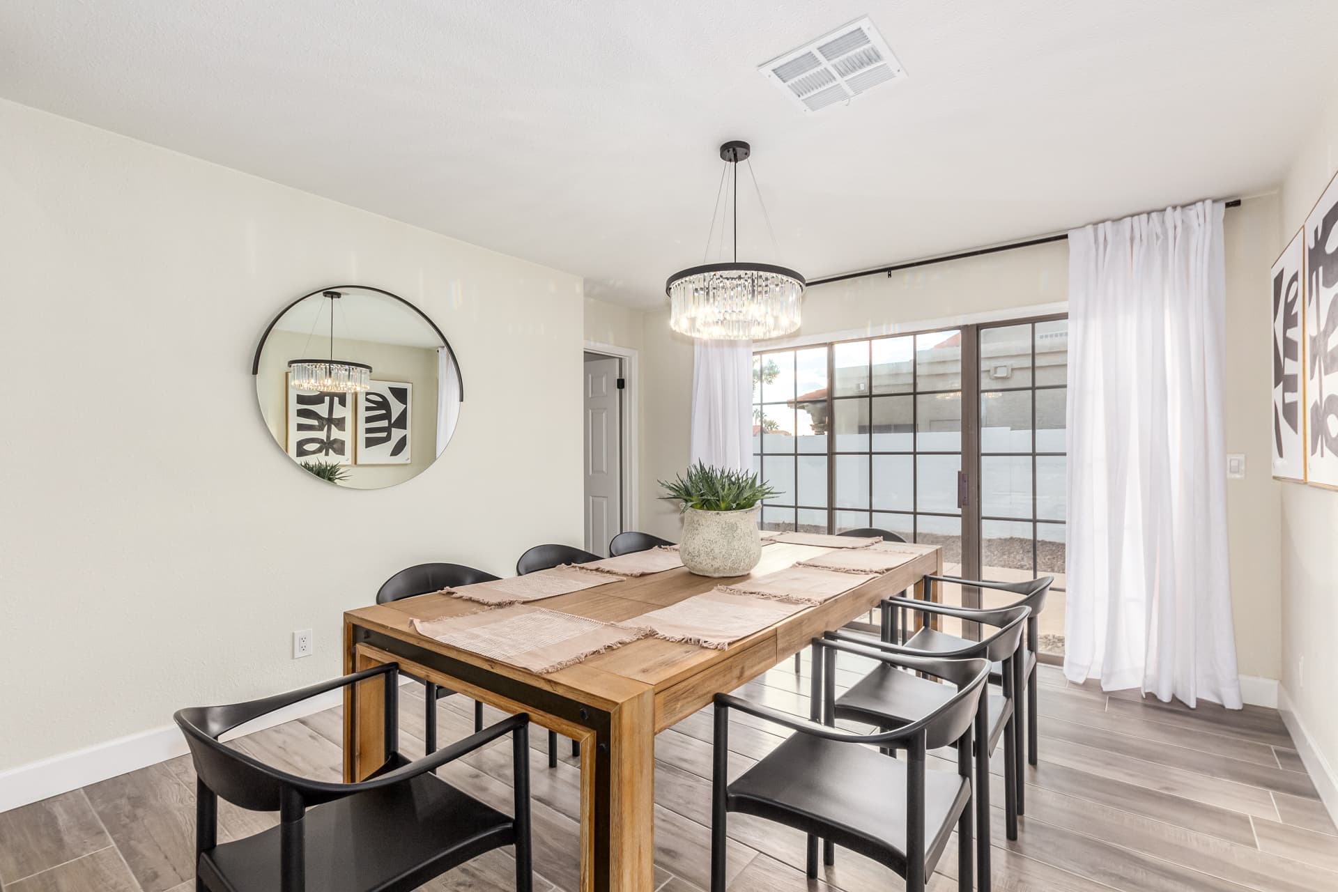 Modern Retreat - Image 16