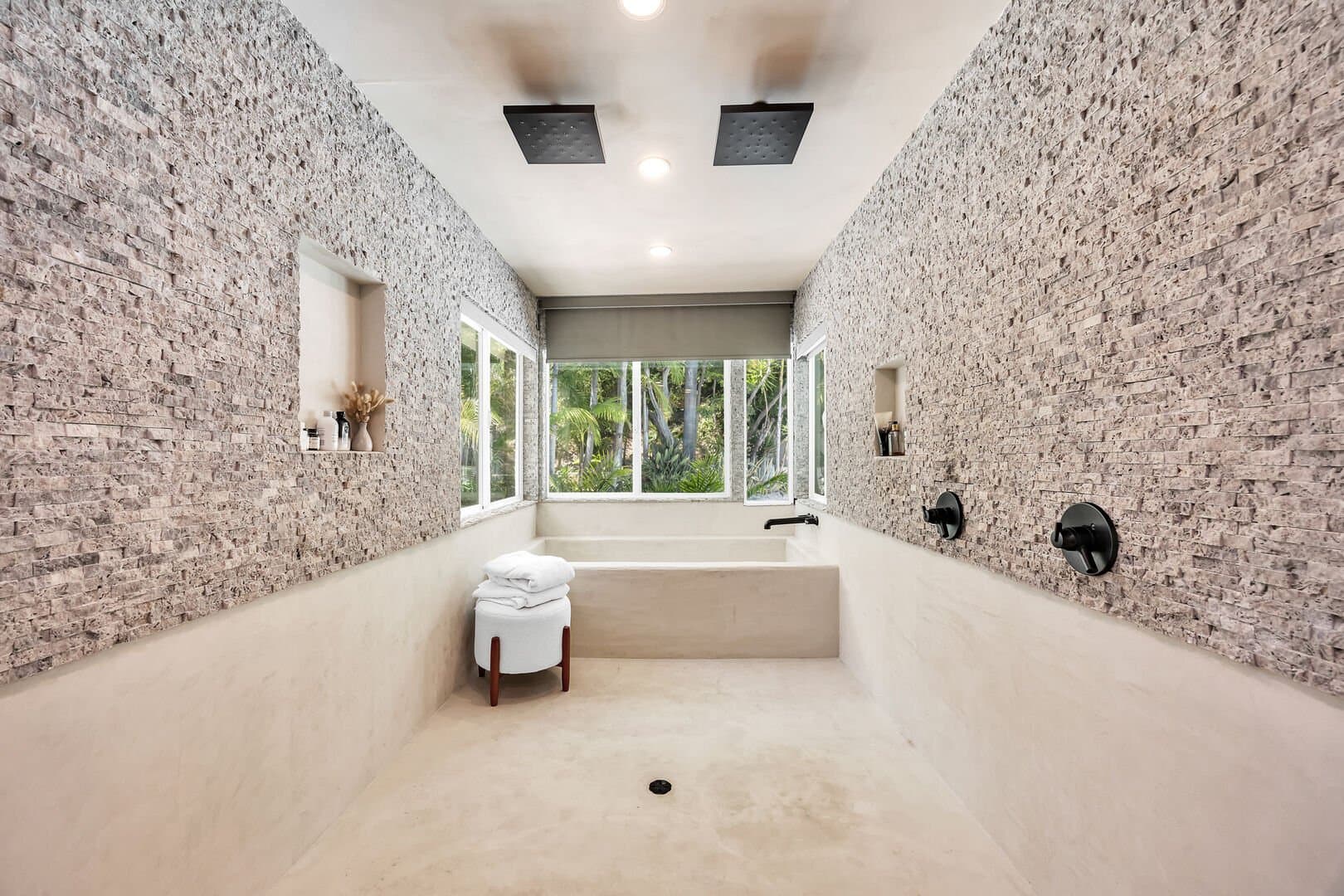 Sunset Plaza View - Image 22