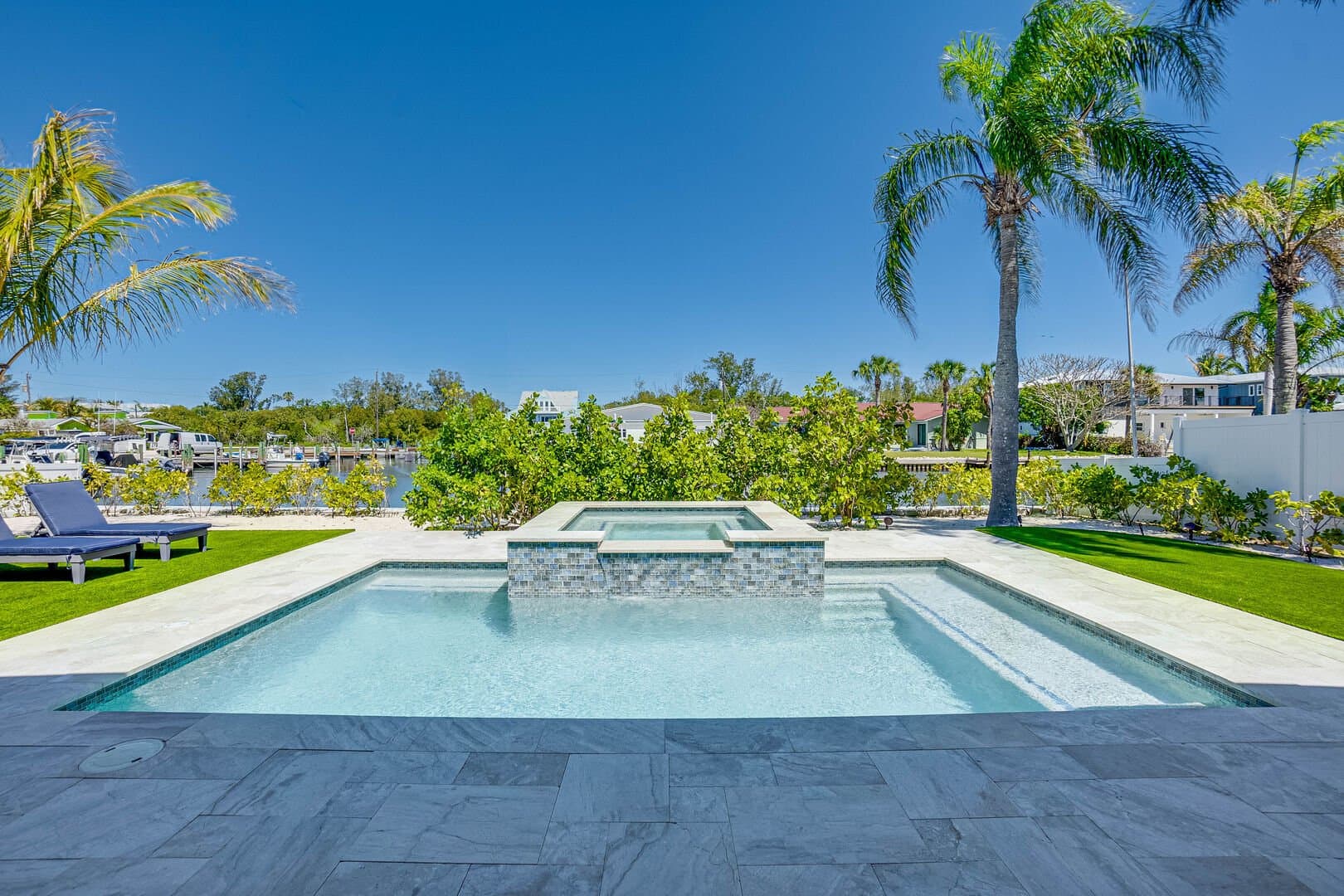 Come Sail A Bay - Image 2