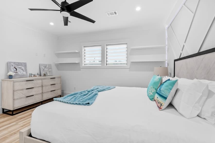 Happy by the Sea - Image 47