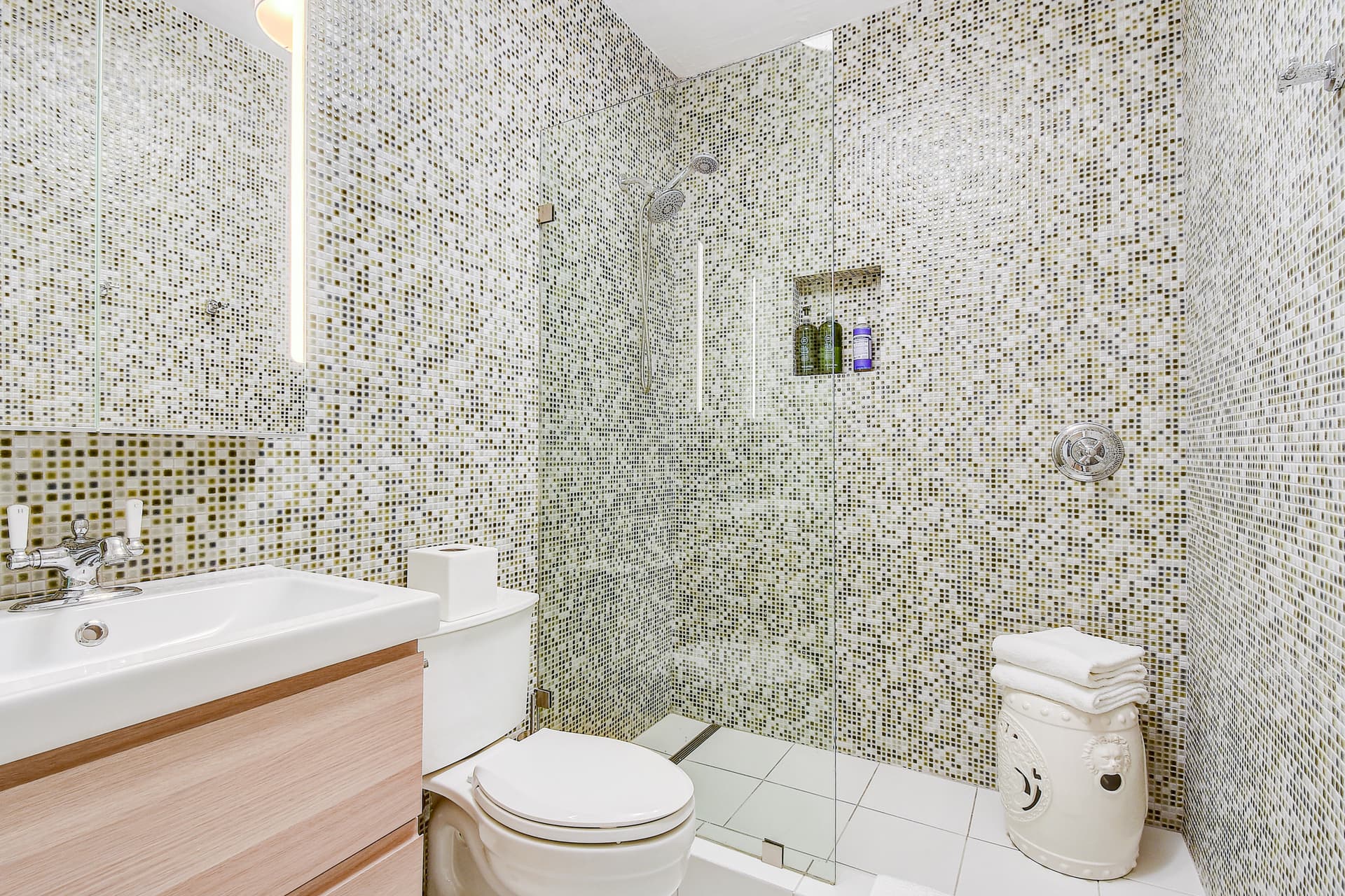 Designer Bungalow - Image 15