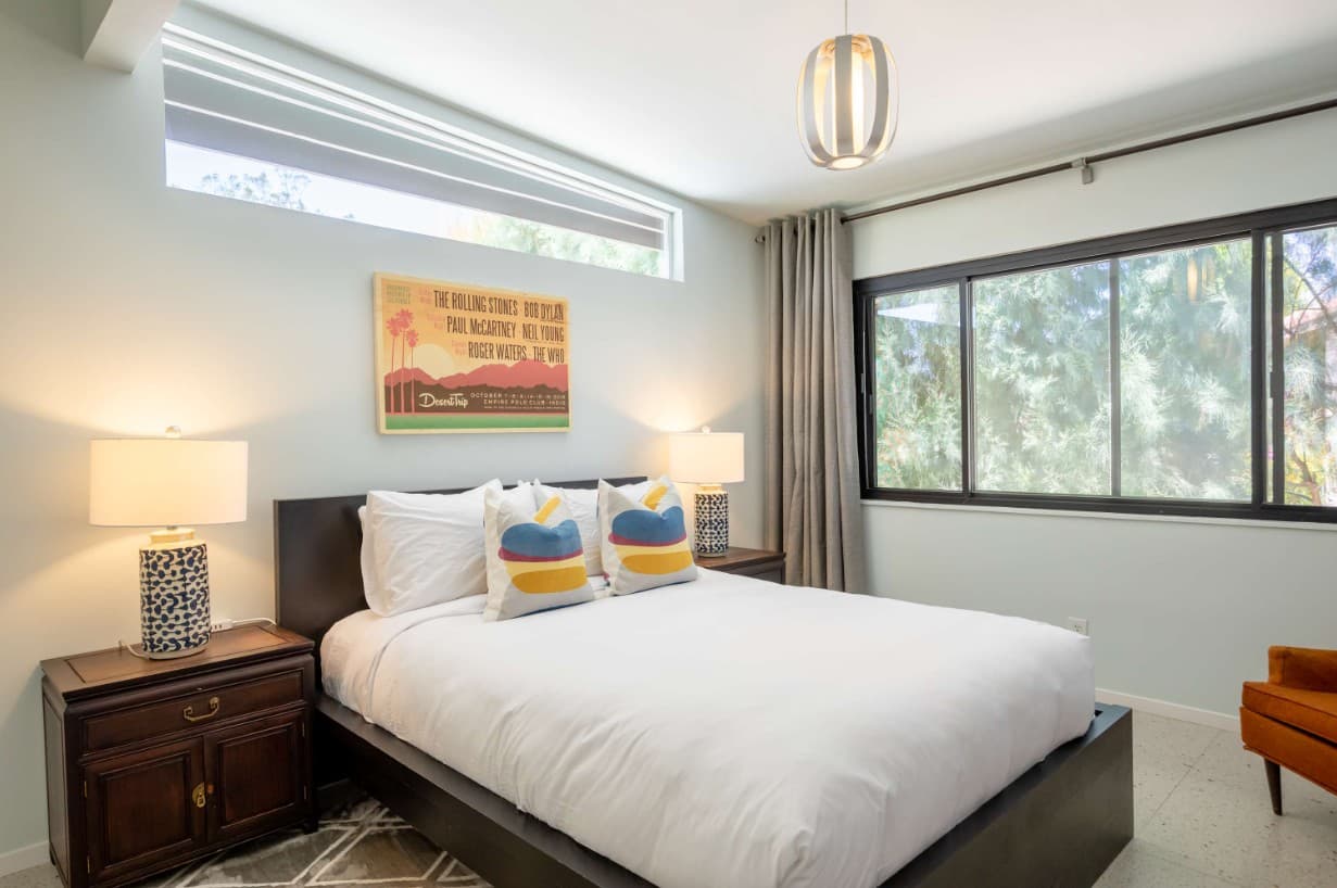 Hugh Kaptur's Mid Century Modern Oasis - Image 25