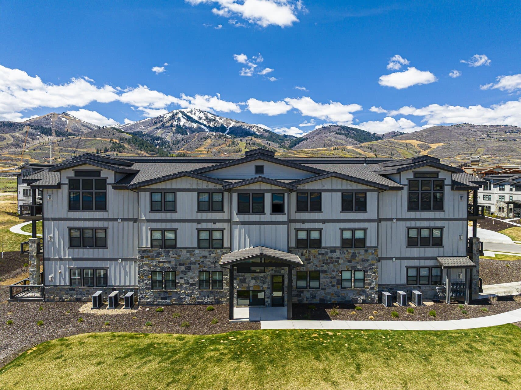 Mayflower Lakeside #45-304 - Image 1