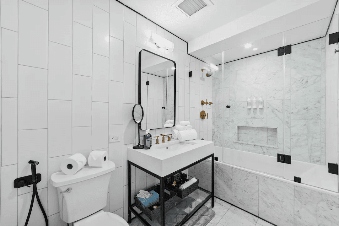 Clinton Home - Image 25