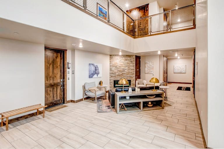 Designer Blackstone Condo - Image 25