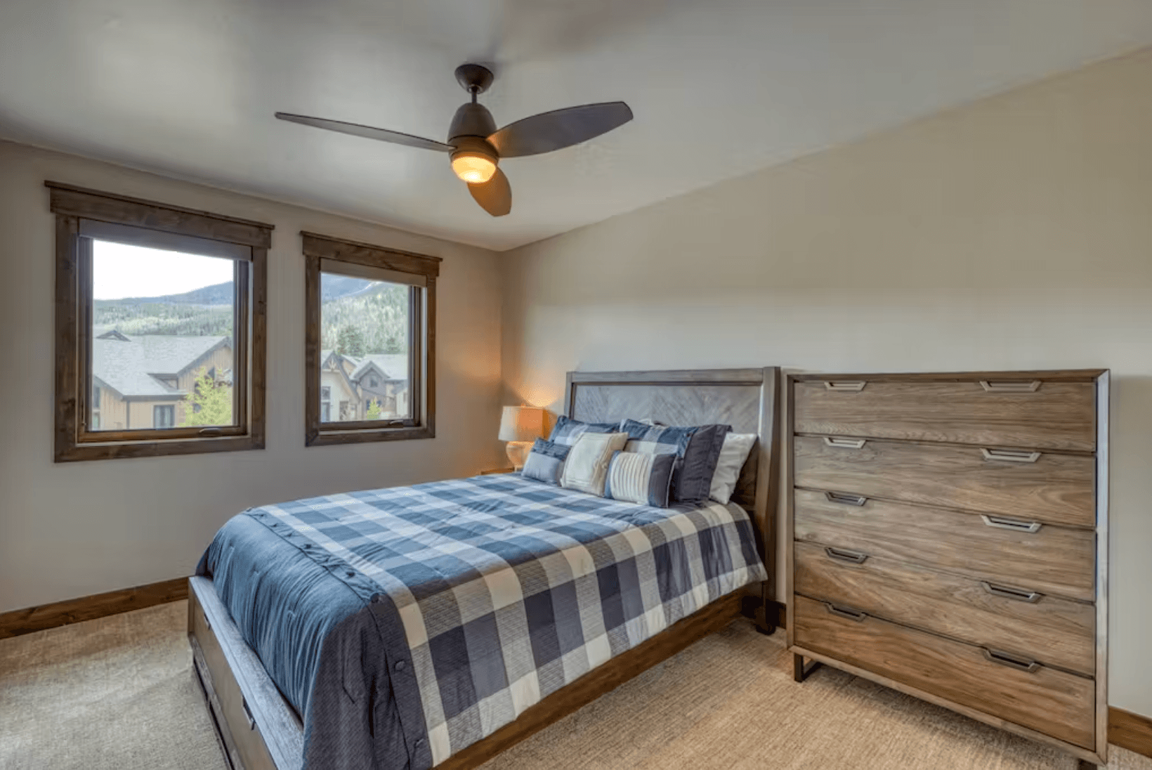 2nd Ave Luxury Condo - Image 14