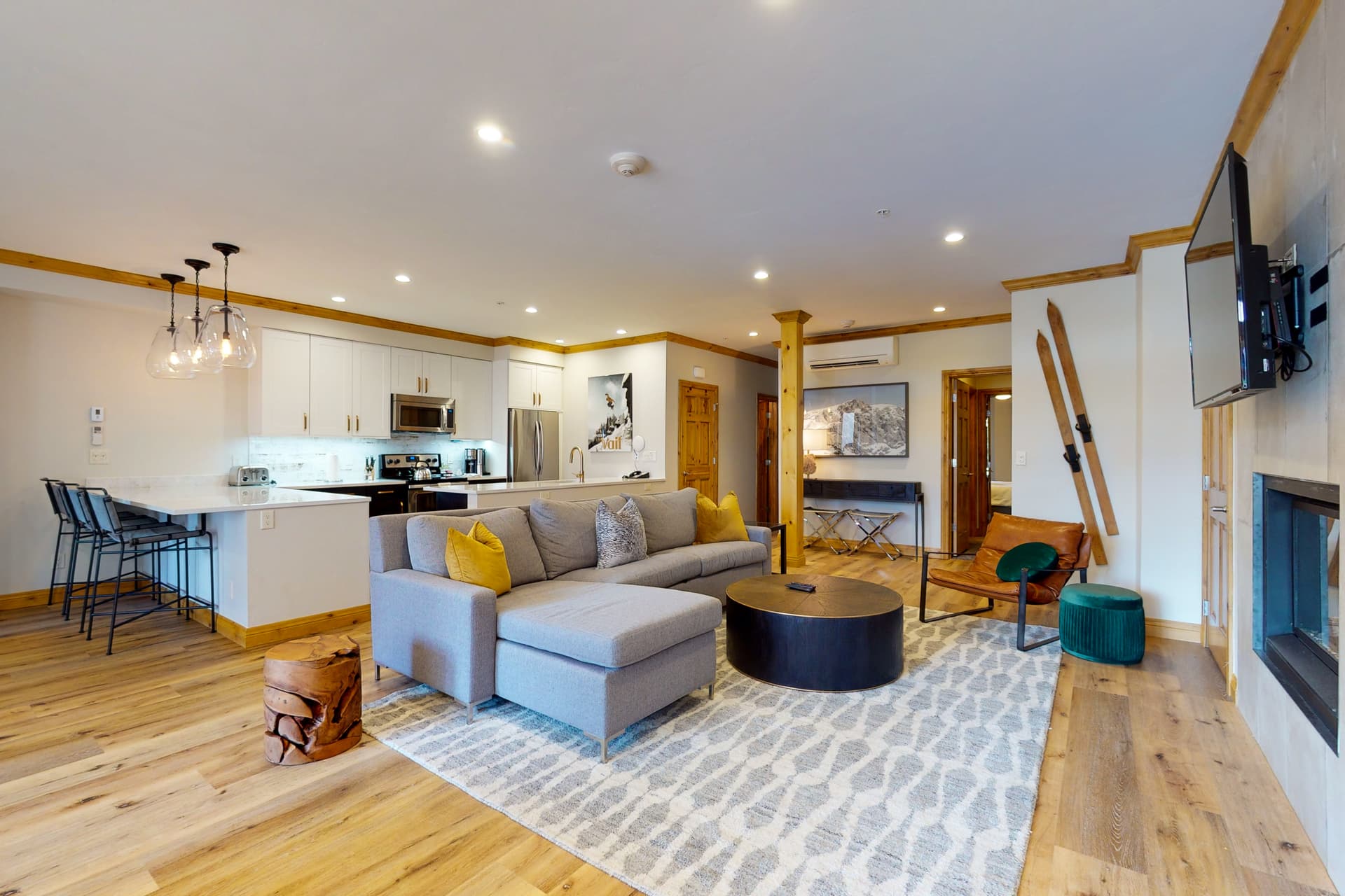 Lion Square East #215 - Image 6