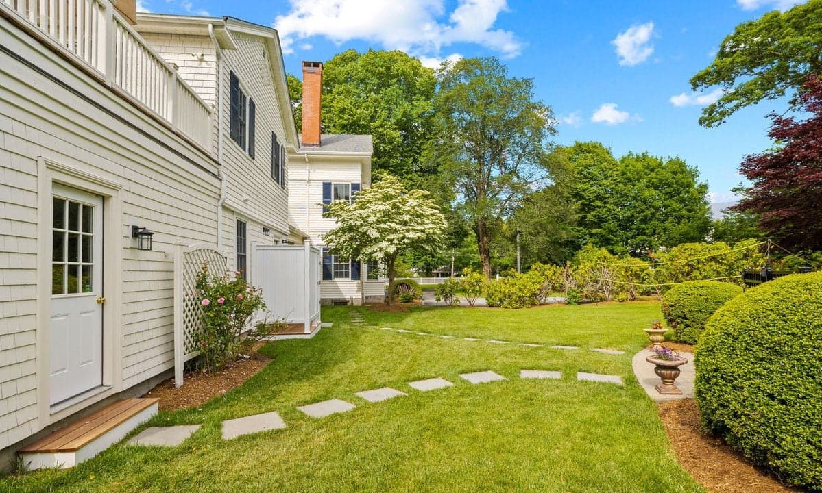 Center Of It All Estate - Image 8