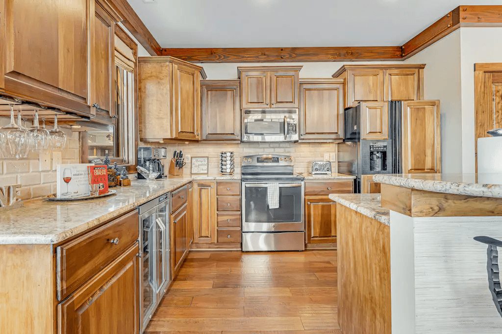 Red Tail Home - Image 6