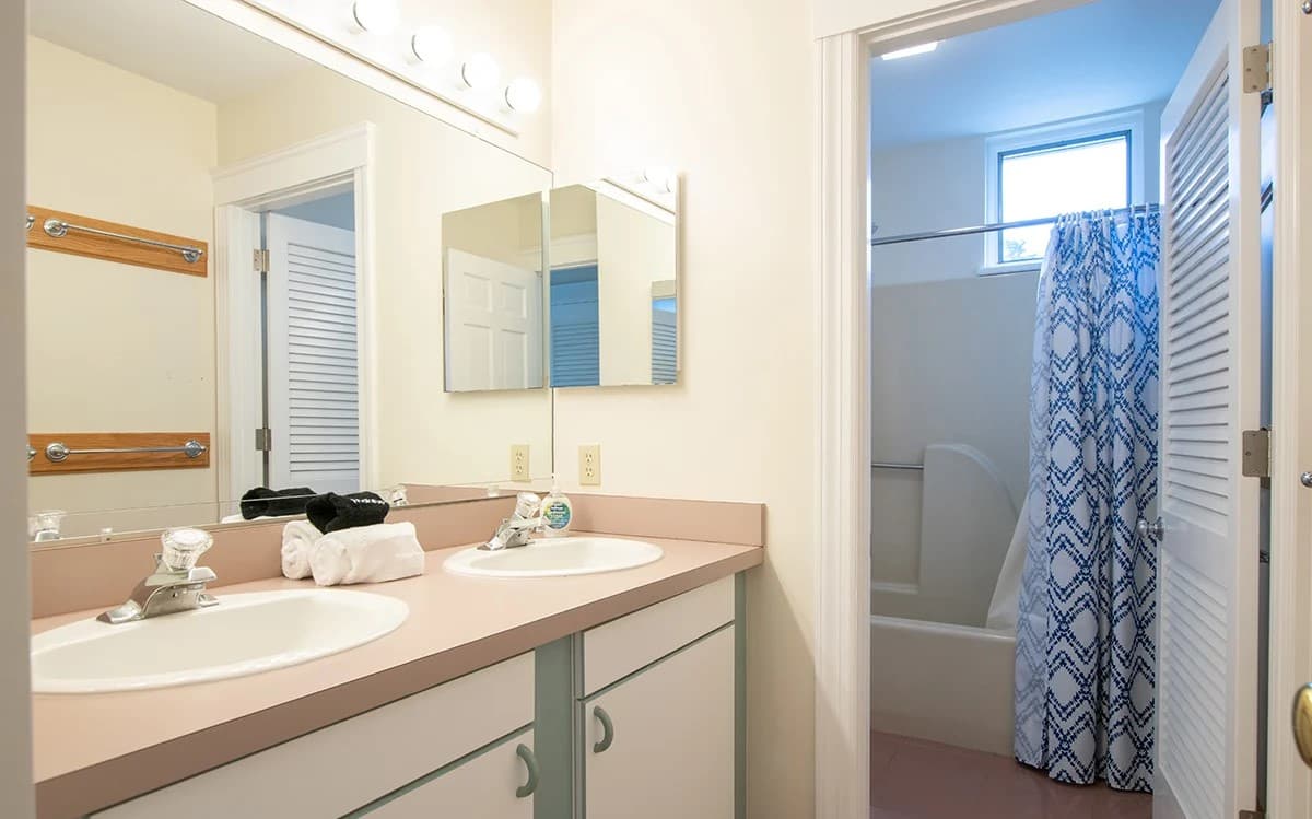 Beach House - Image 17