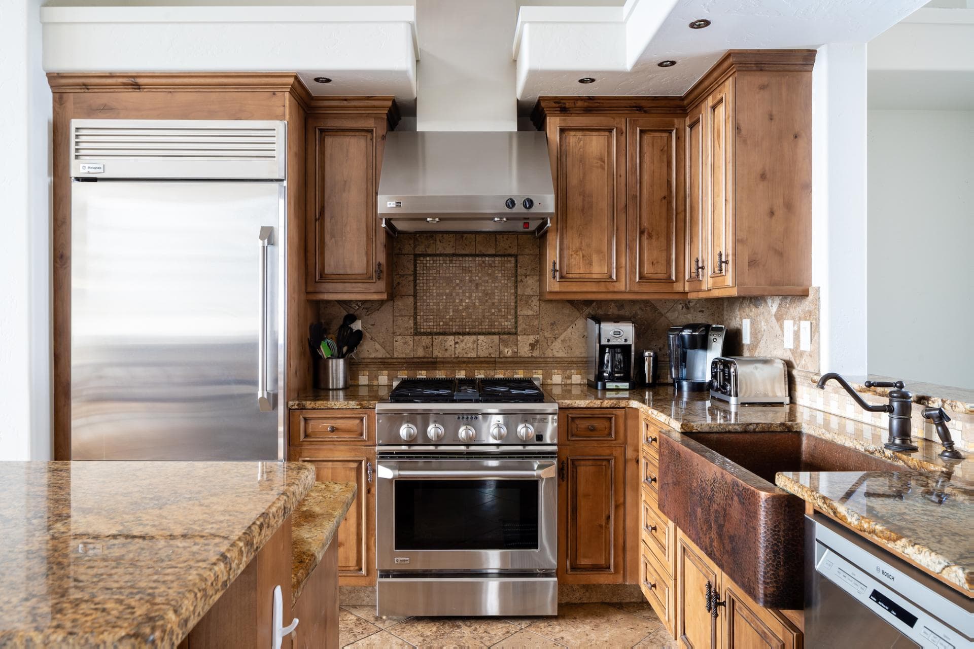 Big View Luxury Suite - Image 8