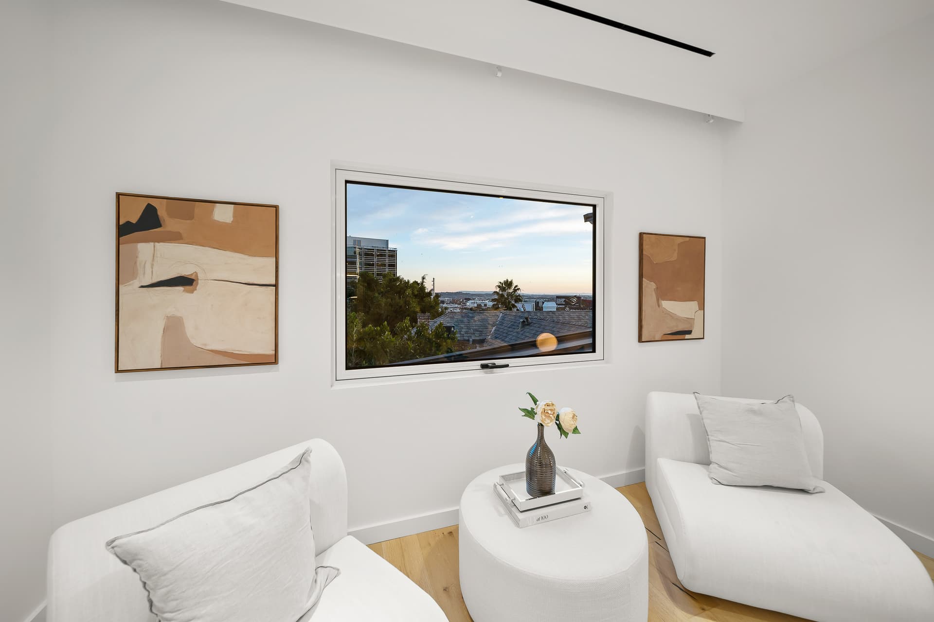 London Villa - Image 37