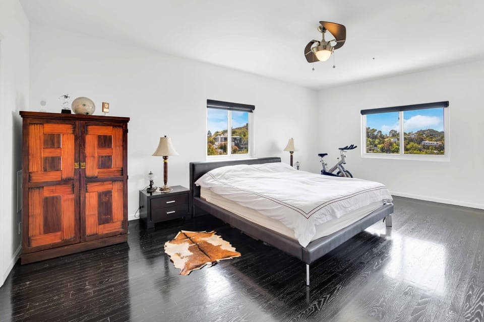 Pacific View Artist's Home - Image 22