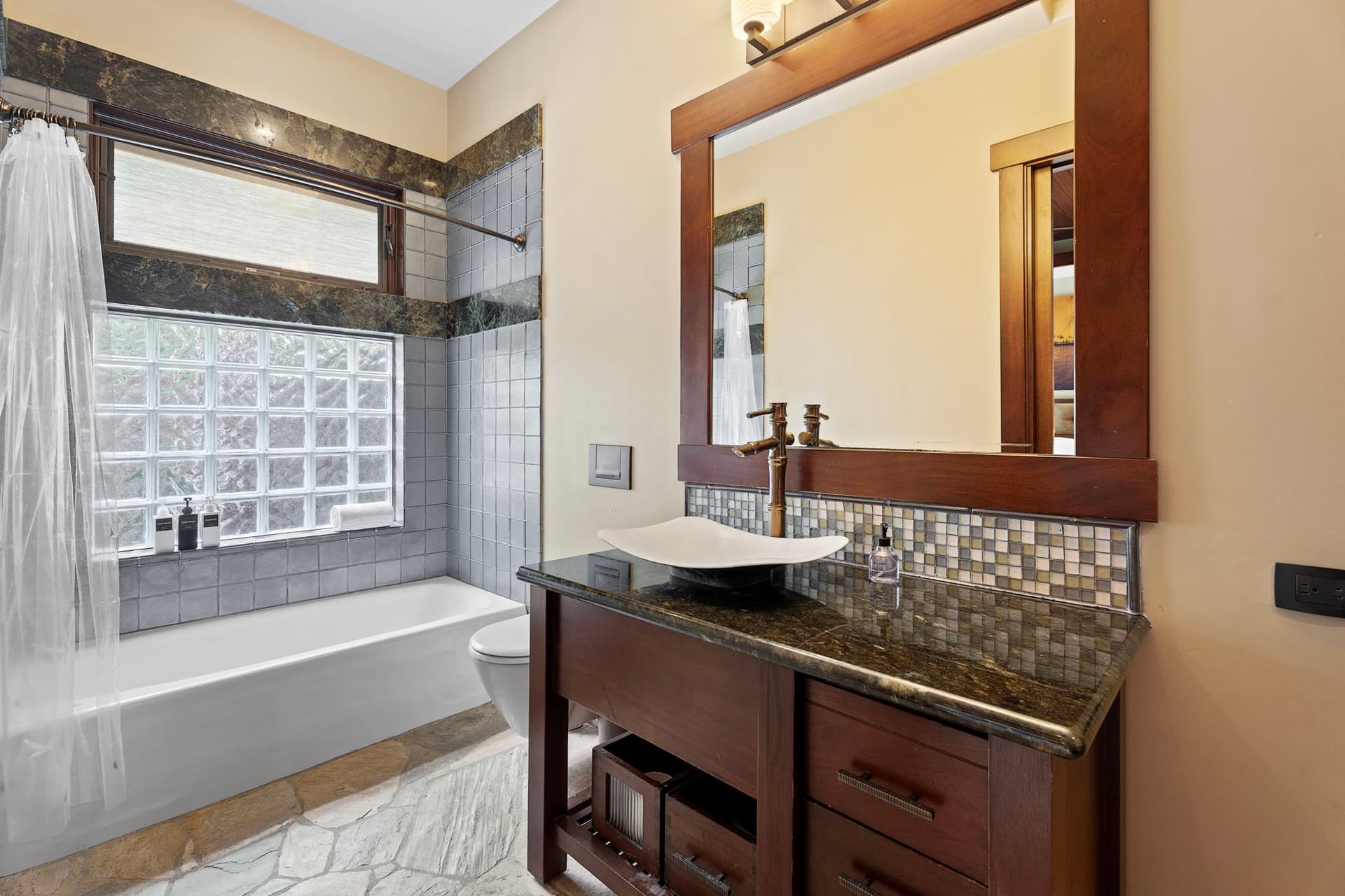 Hale Konane - Image 35