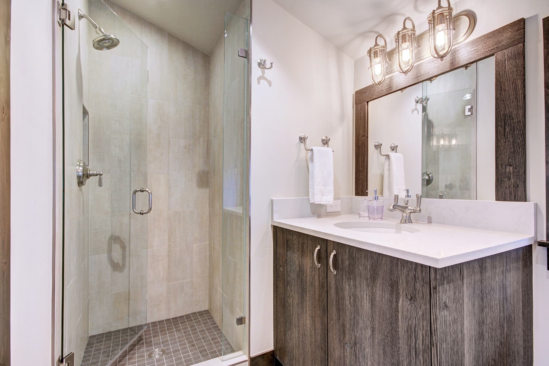 Hawk's Hideaway - Image 28