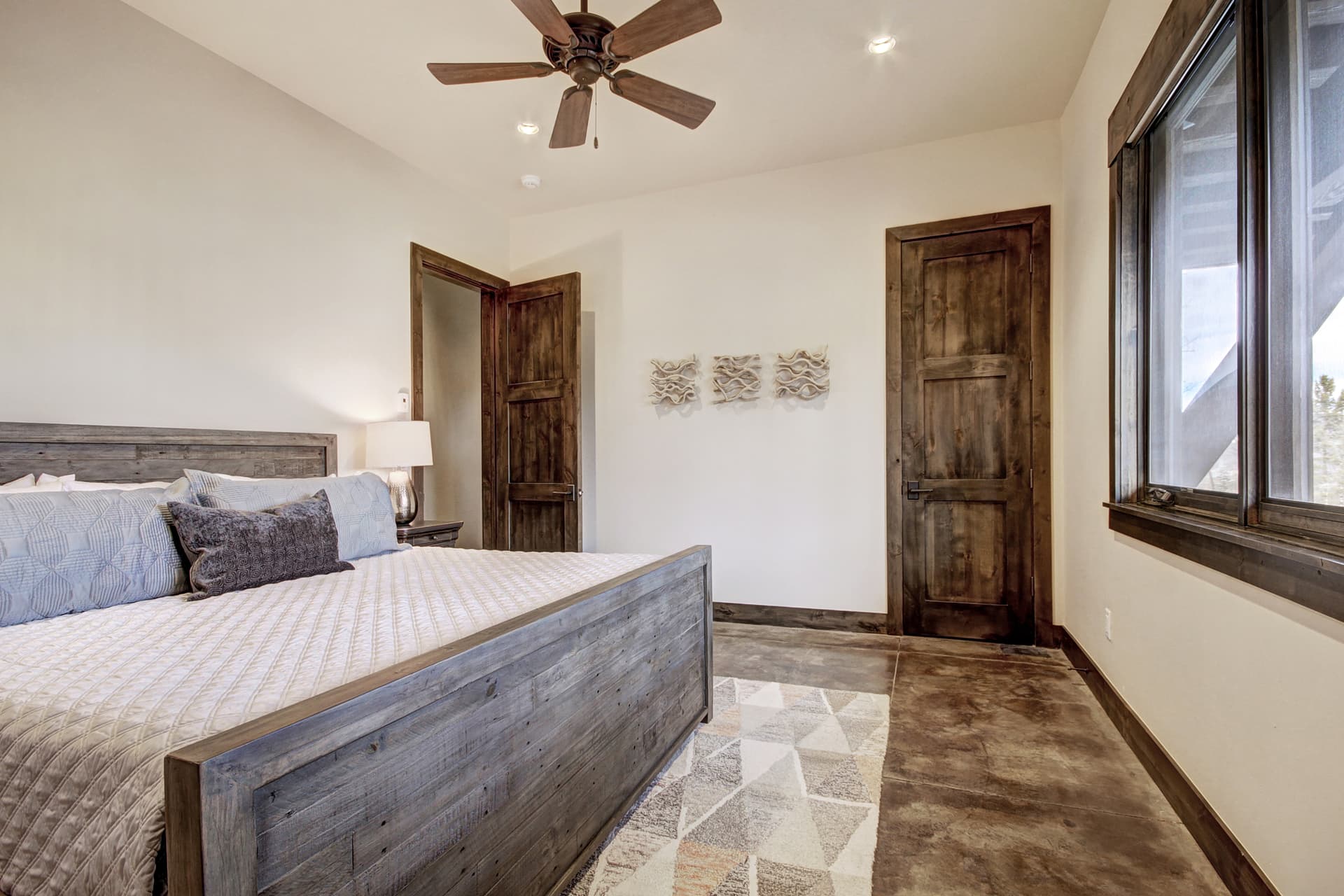 Hawk's Hideaway - Image 30