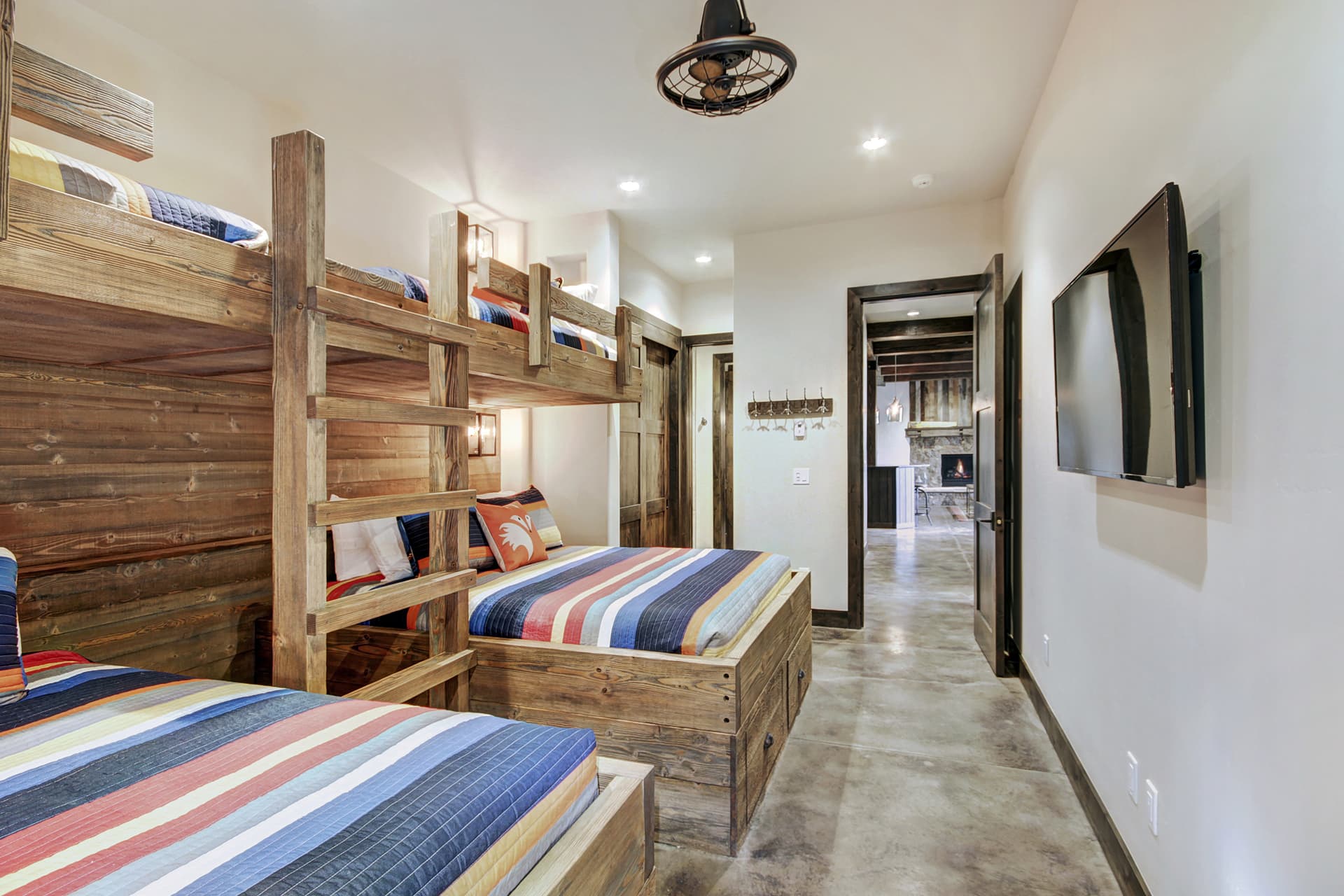 Hawk's Hideaway - Image 33