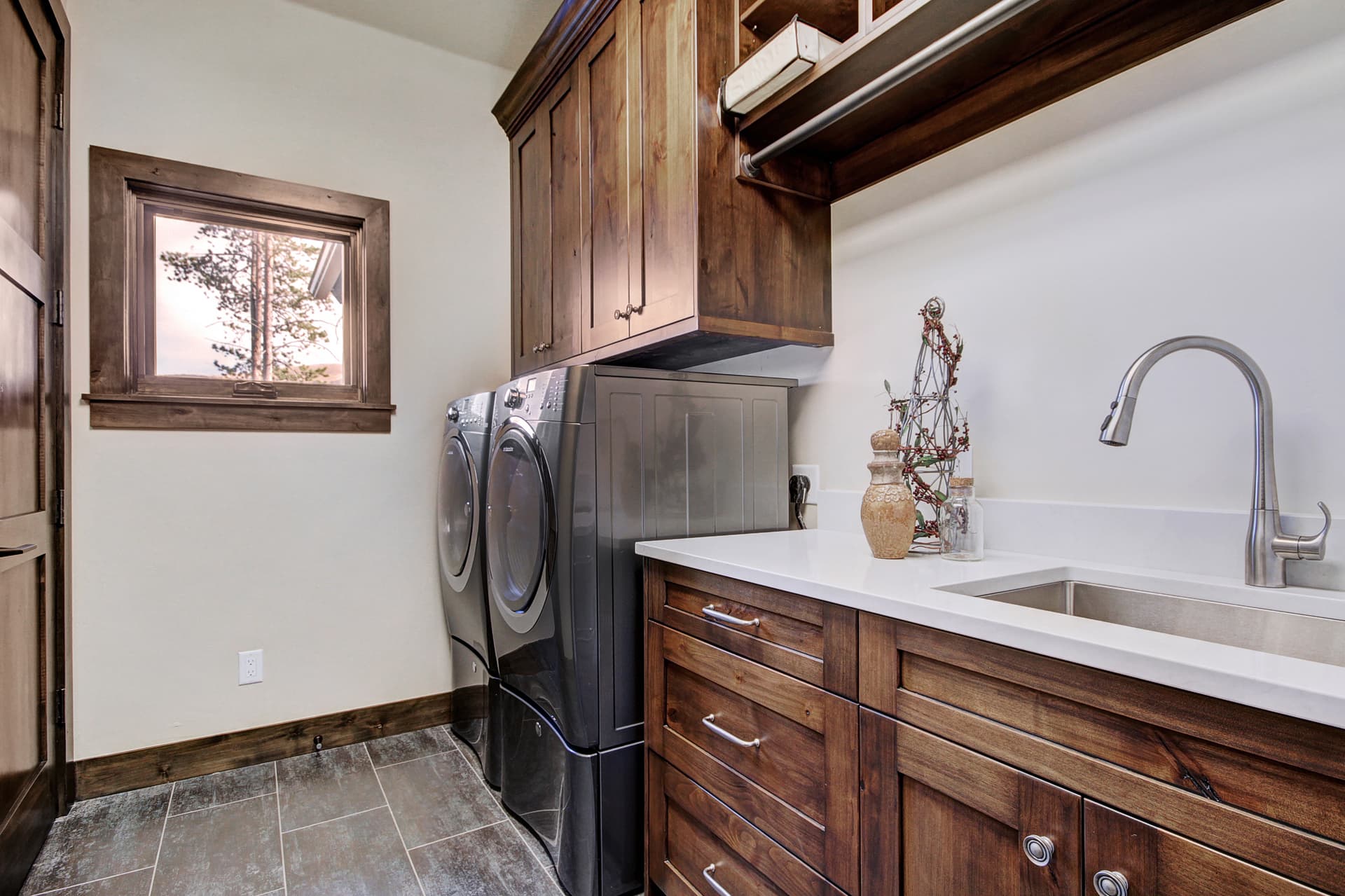 Hawk's Hideaway - Image 39