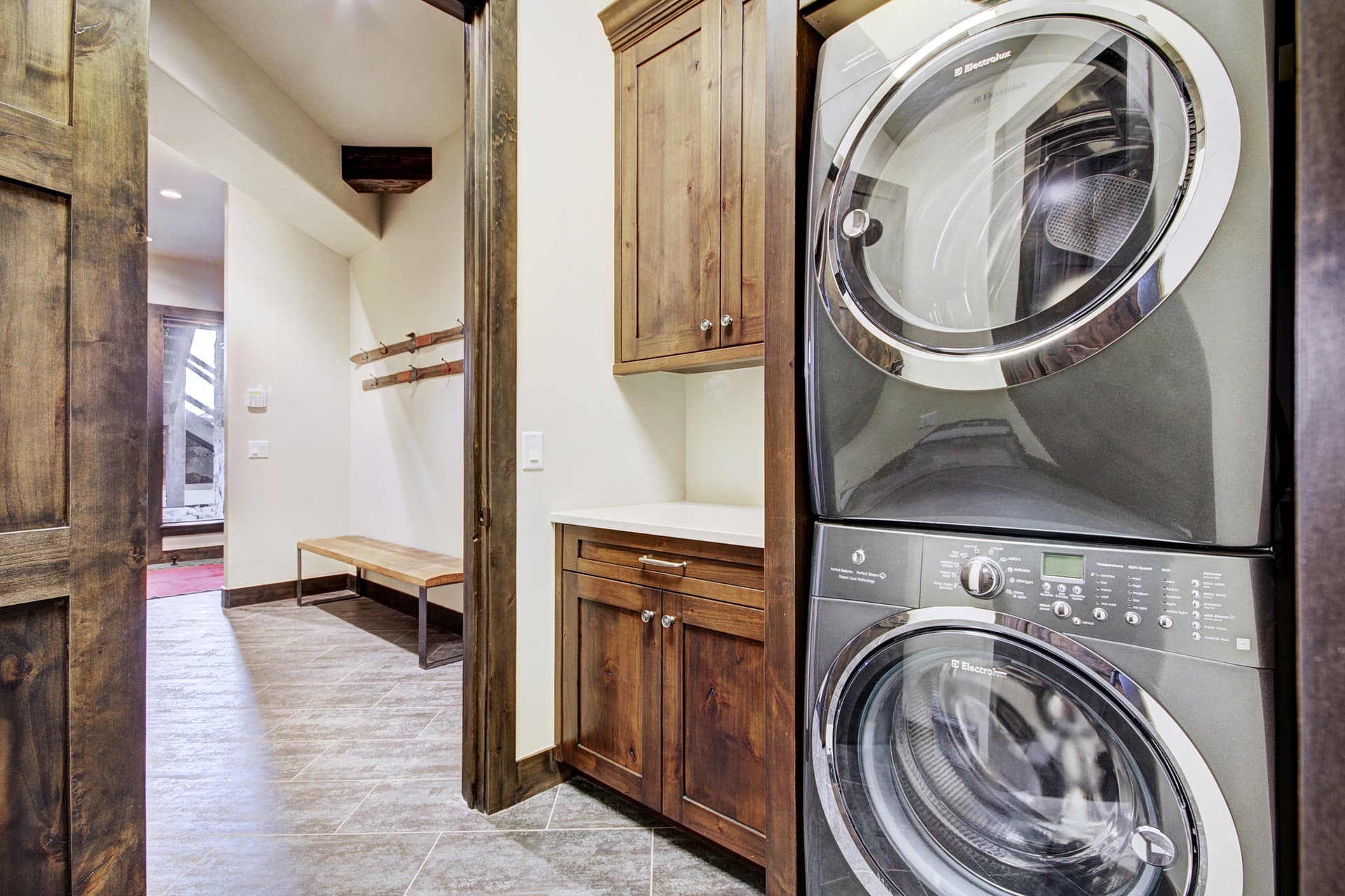 Hawk's Hideaway - Image 40