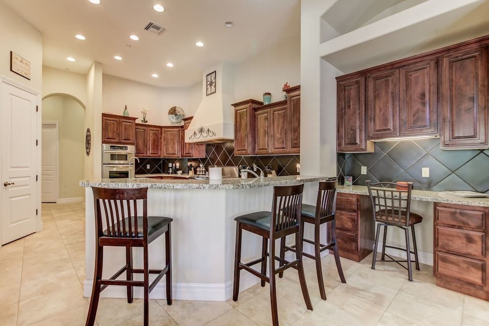 Hayden Manor - Image 5