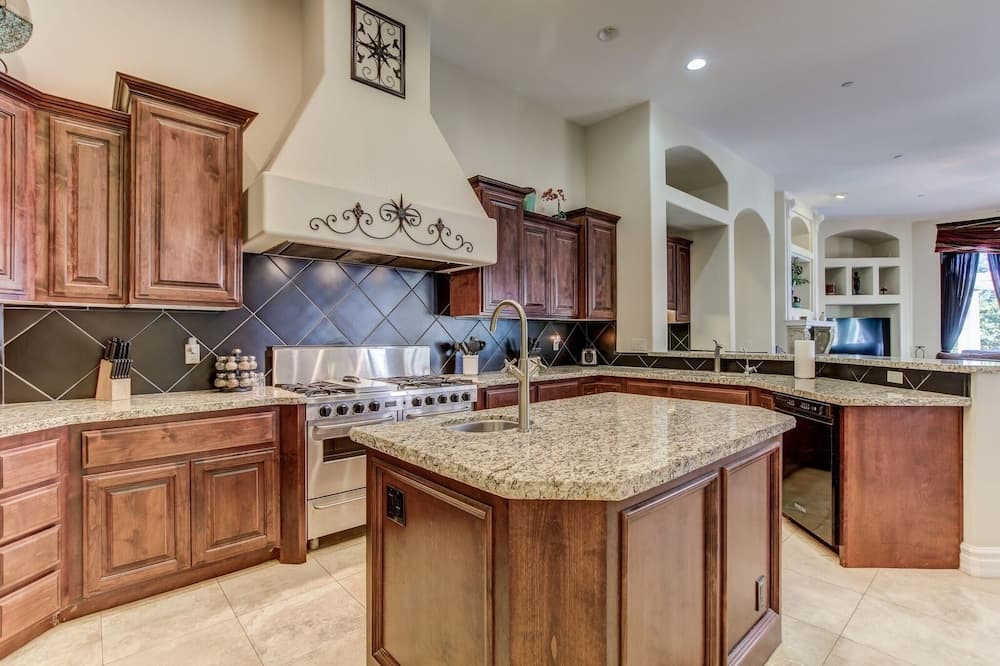 Hayden Manor - Image 27