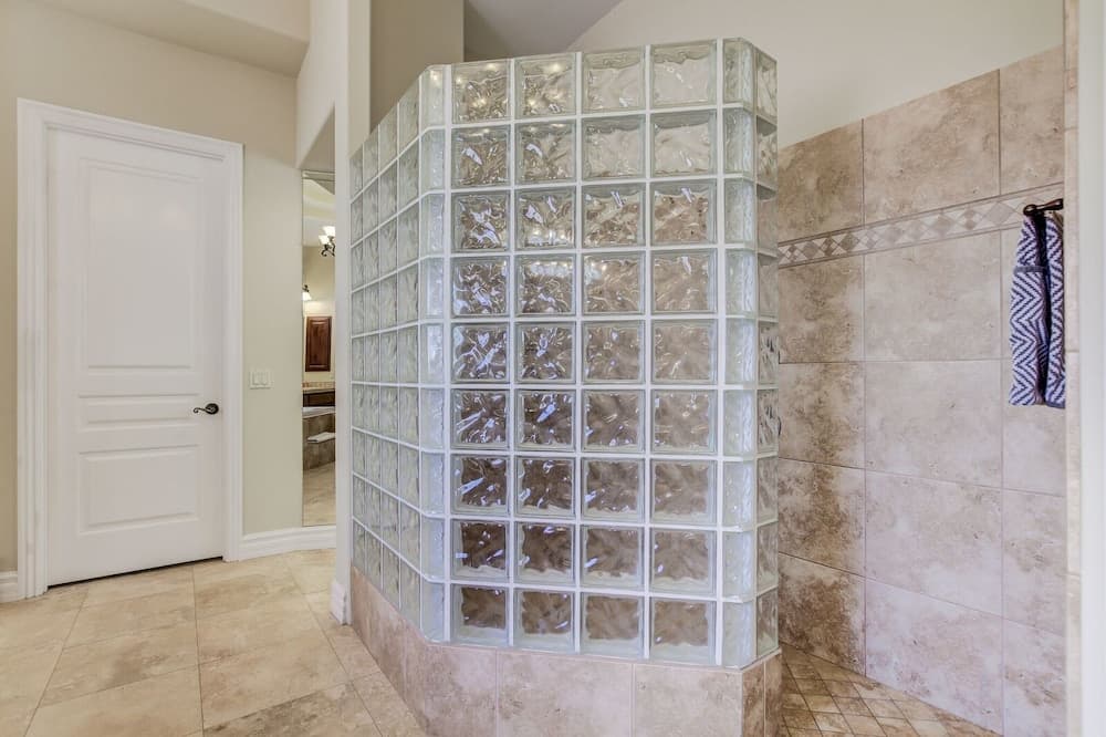 Hayden Manor - Image 37