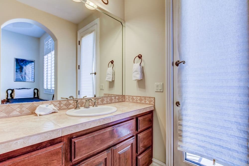 Hayden Manor - Image 39