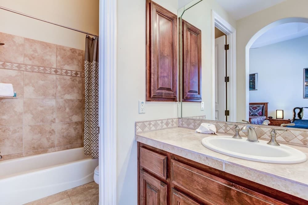 Hayden Manor - Image 41