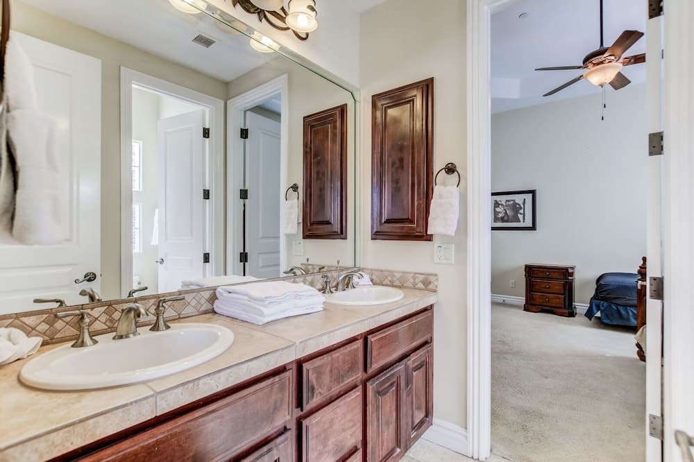 Hayden Manor - Image 43