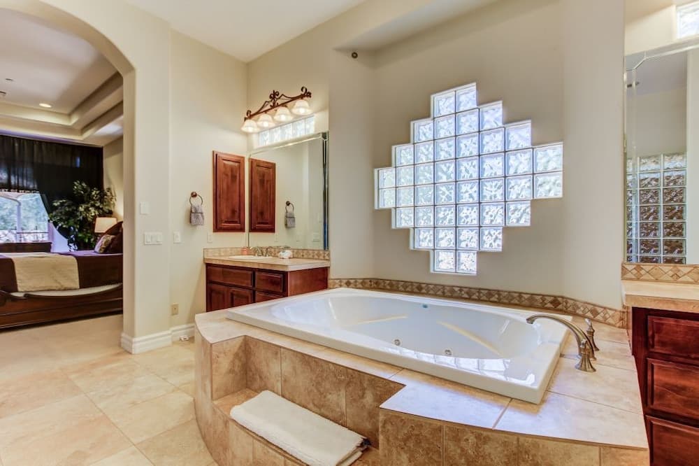 Hayden Manor - Image 45