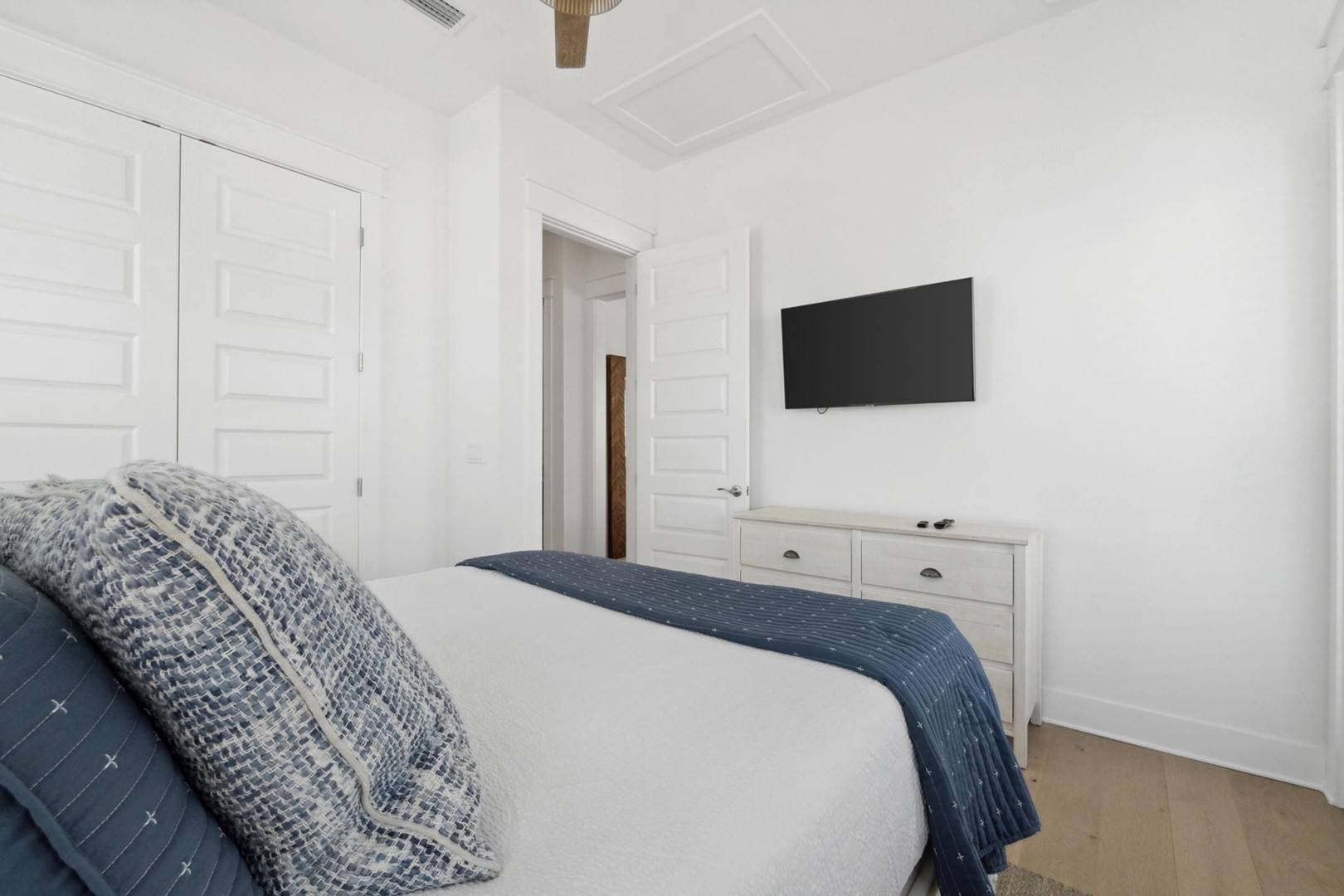 Emerald Waves - Image 14