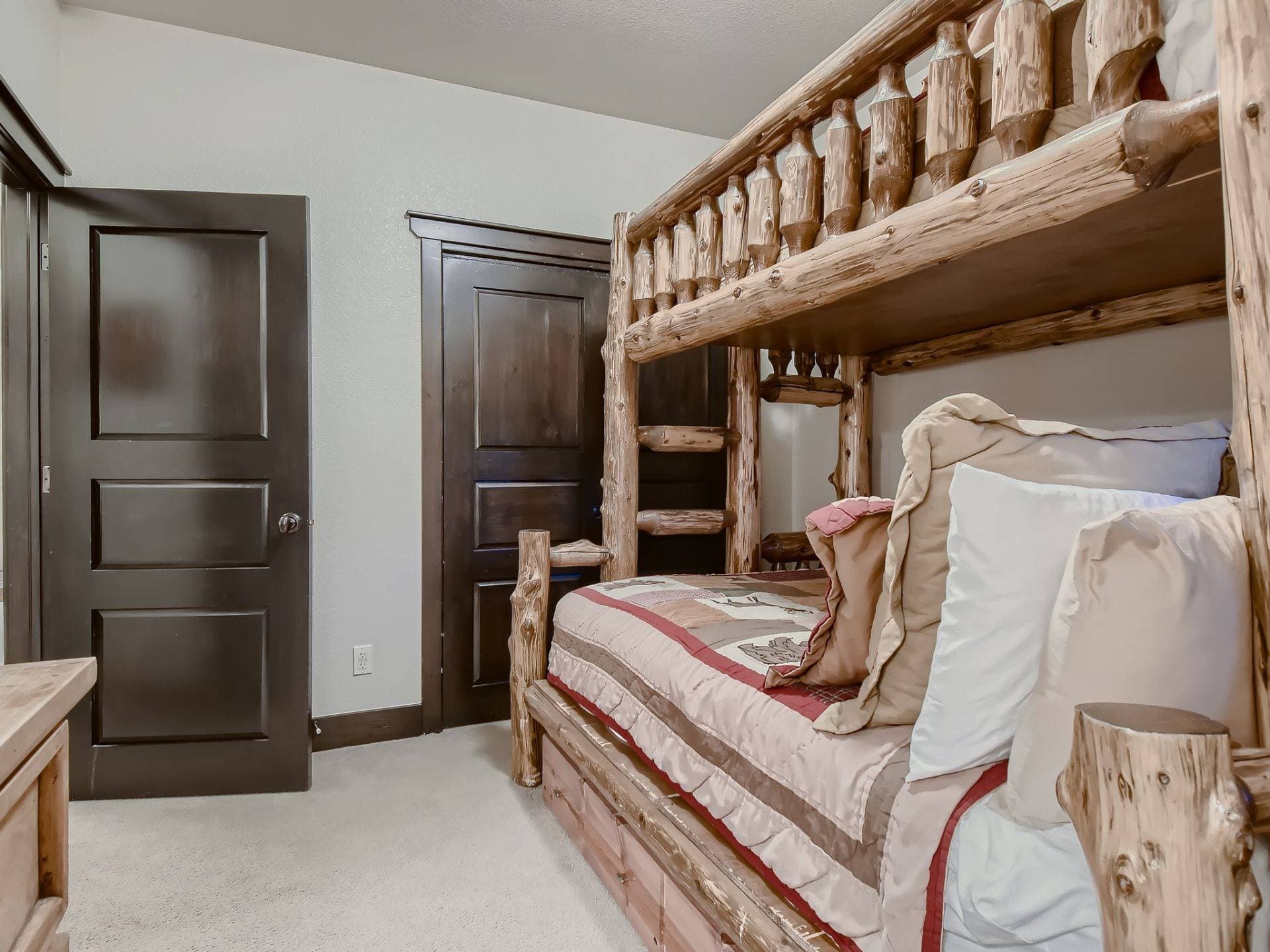 Saddlewood Ski Chalet - Image 26