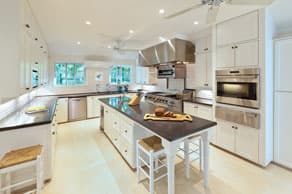 Tourquise Point Manor - Image 5